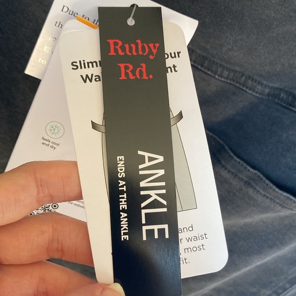 Ruby rd pant Tencel blend raw hem pull on ankle pant size 3X - Picture 5 of 17